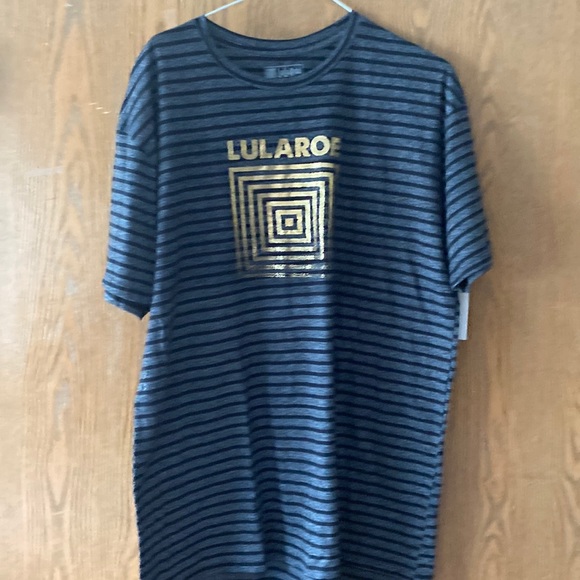 NWT LulaRoe GRAPHIC FRONT Unisex Tee - Picture 1 of 4